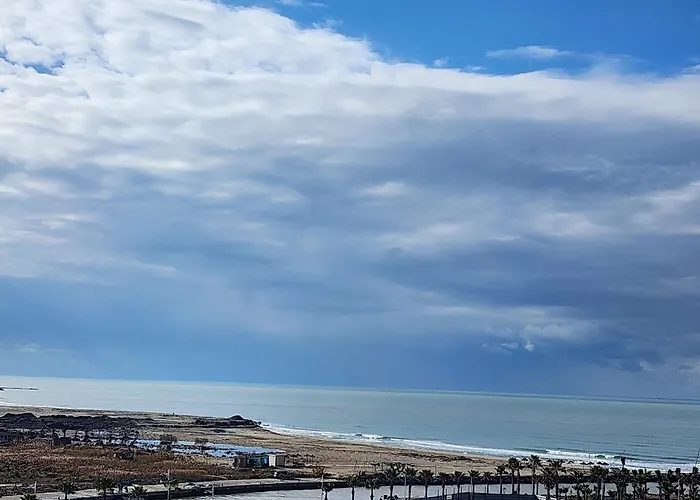 Bright Steps From The Shore Appartement *