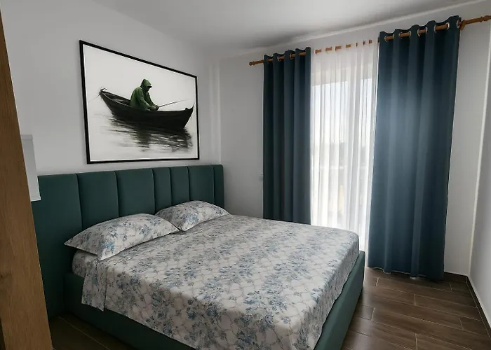 Bright Steps From The Shore * Qerret (Kavaje)